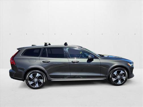 2020 Volvo V60 Cross Country T5