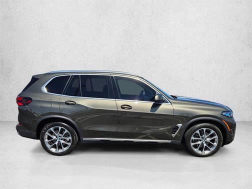 Manhattan Green Metallic 2025 BMW X5 xDrive40i