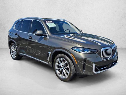 Manhattan Green Metallic 2025 BMW X5 xDrive40i