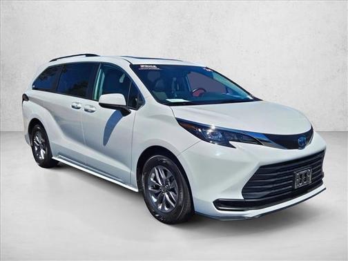 Ice Cap 2024 Toyota Sienna LE