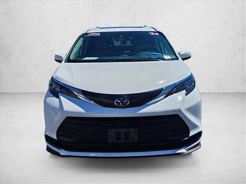 Ice Cap 2024 Toyota Sienna LE