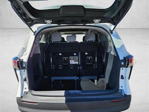 Ice Cap 2024 Toyota Sienna LE