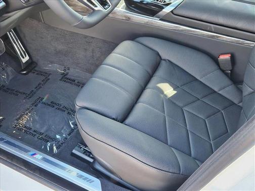 2025 BMW 760 i xDrive