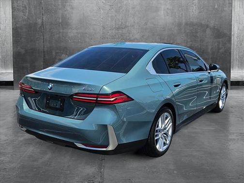 2024 BMW 530 i