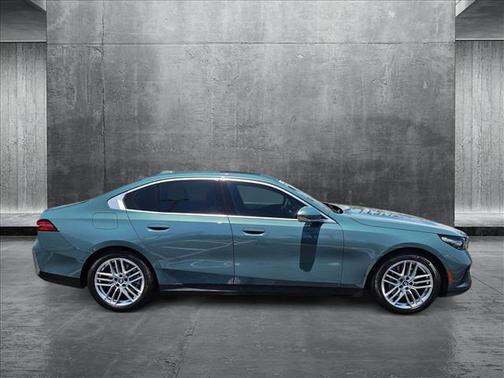 2024 BMW 530 i