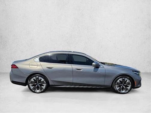 Oxide Grey Metallic 2026 BMW 530 530i