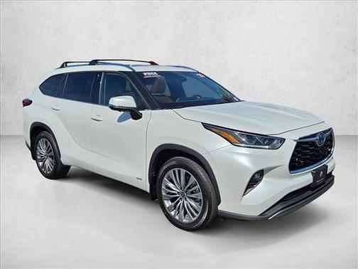2023 Toyota Highlander Hybrid Platinum