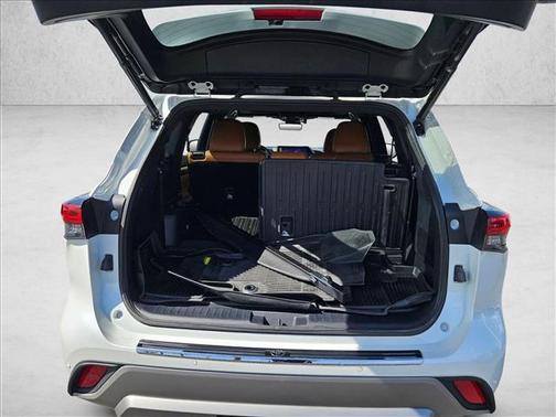 2023 Toyota Highlander Hybrid Platinum