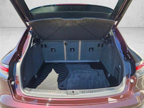 Copper Ruby Metallic 2024 Porsche Macan Macan