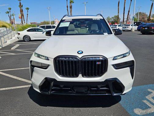 2025 BMW X7 M60i