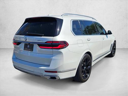Mineral White Metallic 2025 BMW X7 xDrive40i