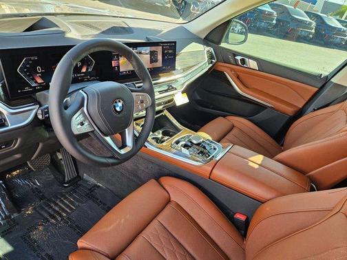 Dravit Grey Metallic 2026 BMW X7 xDrive40i