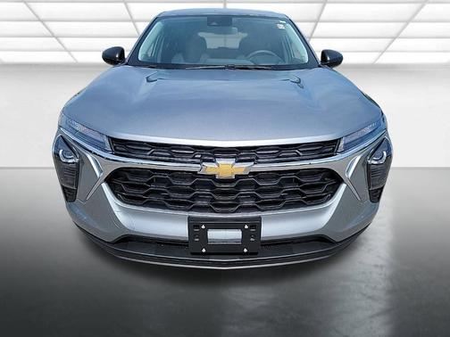 Sterling Gray Metallic 2026 Chevrolet Trax LS