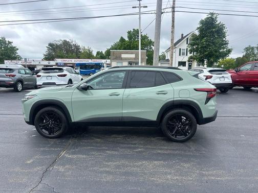 Green 2024 Chevrolet Trax ACTIV