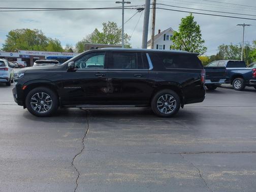 Black 2022 Chevrolet Suburban LT