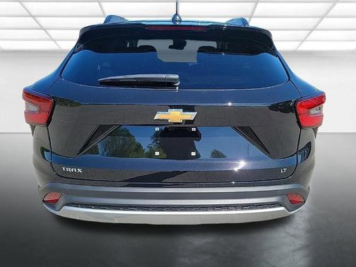 Mosaic Black Metallic 2026 Chevrolet Trax LT