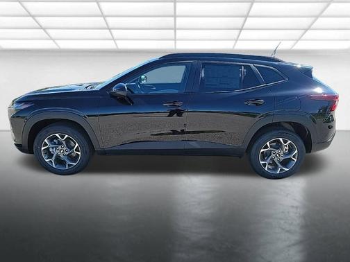 Mosaic Black Metallic 2026 Chevrolet Trax LT