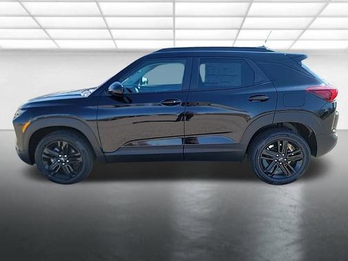 Mosaic Black Metallic 2026 Chevrolet Trailblazer LT