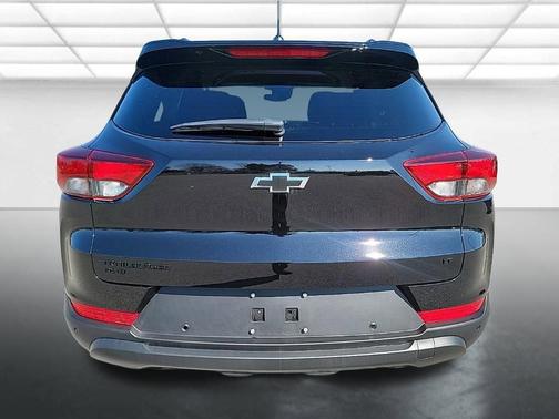 Mosaic Black Metallic 2026 Chevrolet Trailblazer LT