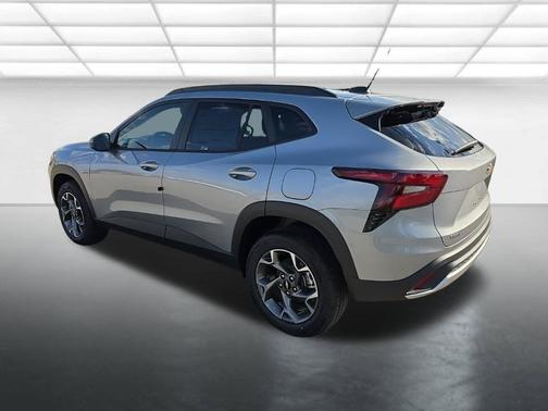 Sterling Gray Metallic 2026 Chevrolet Trax LT