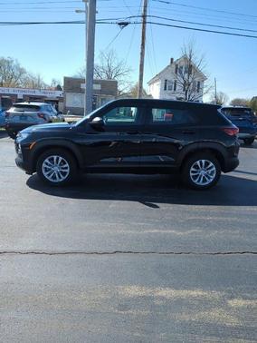 Mosaic Black Metallic 2023 Chevrolet Trailblazer LS