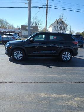 Mosaic Black Metallic 2023 Chevrolet Trailblazer LS