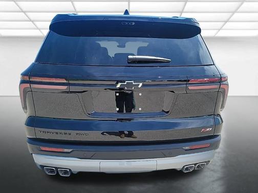 Mosaic Black Metallic 2026 Chevrolet Traverse Z71
