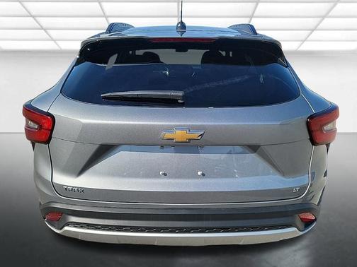 Sterling Gray Metallic 2026 Chevrolet Trax LT