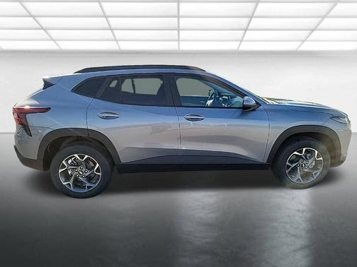 Sterling Gray Metallic 2026 Chevrolet Trax LT