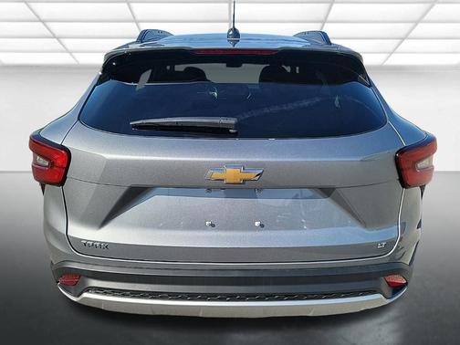 Sterling Gray Metallic 2026 Chevrolet Trax LT