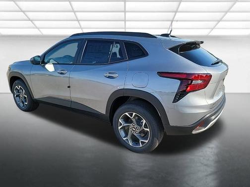 Sterling Gray Metallic 2026 Chevrolet Trax LT