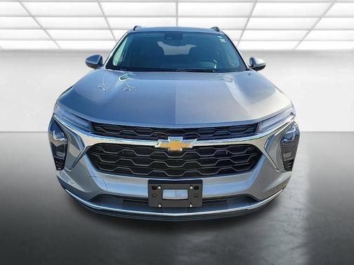 Sterling Gray Metallic 2026 Chevrolet Trax LT