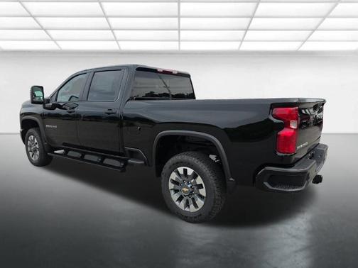 Black 2026 Chevrolet Silverado 2500 Custom