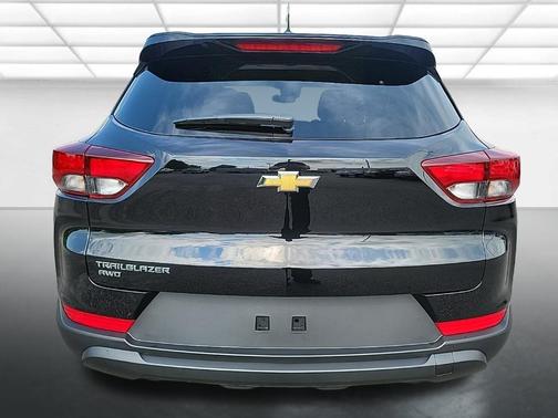Mosaic Black Metallic 2026 Chevrolet Trailblazer LS