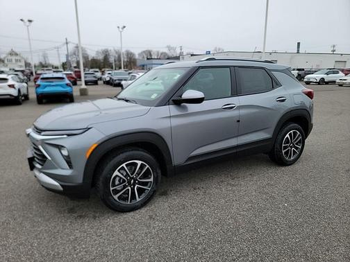 Sterling Gray Metallic 2026 Chevrolet Trailblazer LT