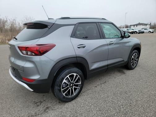 Sterling Gray Metallic 2026 Chevrolet Trailblazer LT