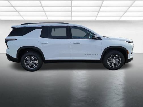 Summit White 2026 Chevrolet Traverse LT