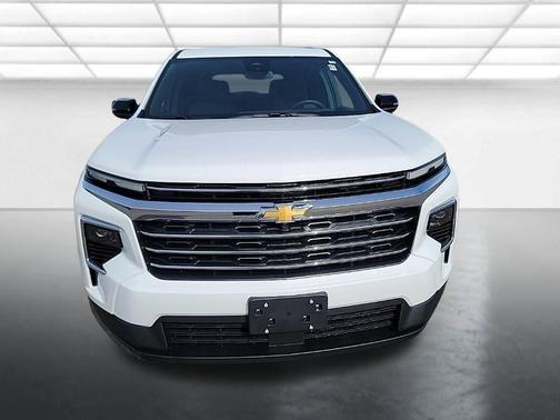 Summit White 2026 Chevrolet Traverse LT