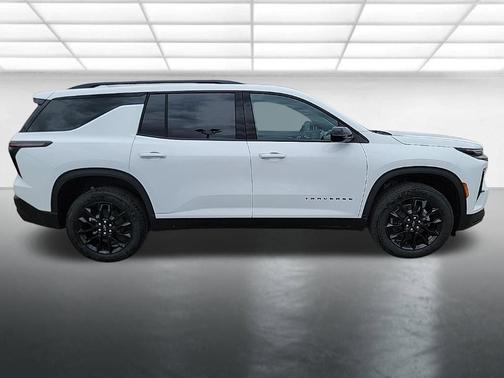 Summit White 2026 Chevrolet Traverse LT