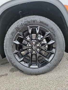 Summit White 2026 Chevrolet Traverse LT