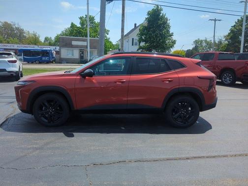 Cayenne Orange Metallic 2024 Chevrolet Trax ACTIV