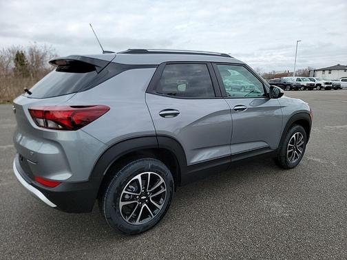 Sterling Gray Metallic 2026 Chevrolet Trailblazer LT