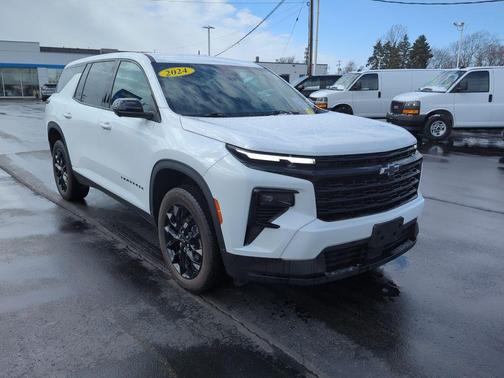 2024 Chevrolet Traverse LS