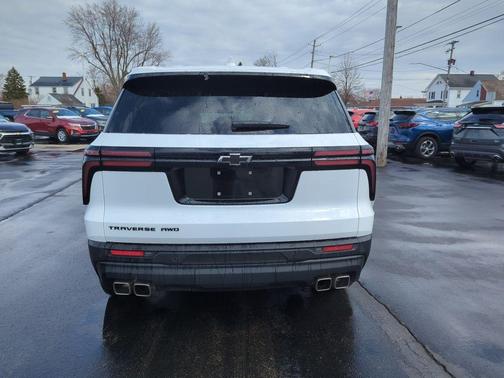 2024 Chevrolet Traverse LS
