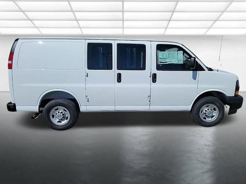 Summit White 2026 Chevrolet Express 2500 Work Van