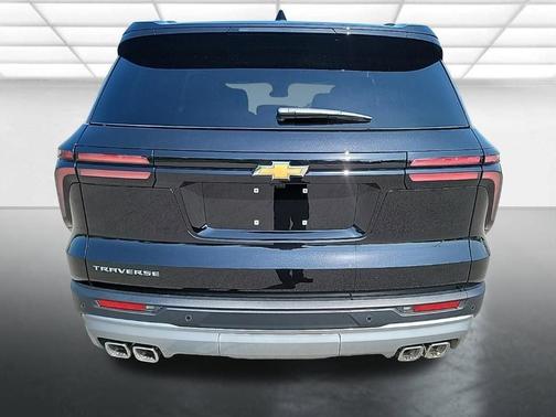Mosaic Black Metallic 2026 Chevrolet Traverse LT