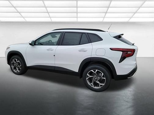 Summit White 2026 Chevrolet Trax LT