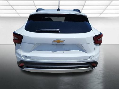 Summit White 2026 Chevrolet Trax LT