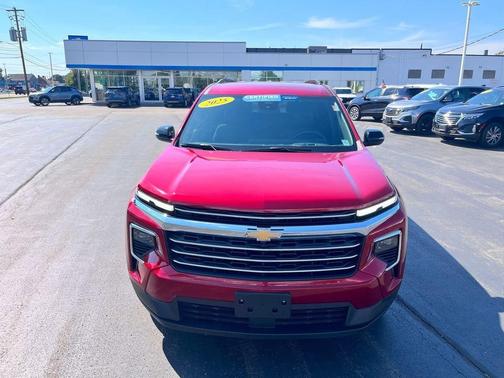 2025 Chevrolet Traverse LT
