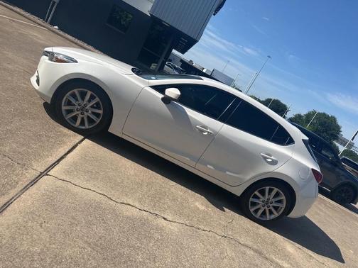 Snowflake White Pearl Metallic 2017 Mazda Mazda3 Touring